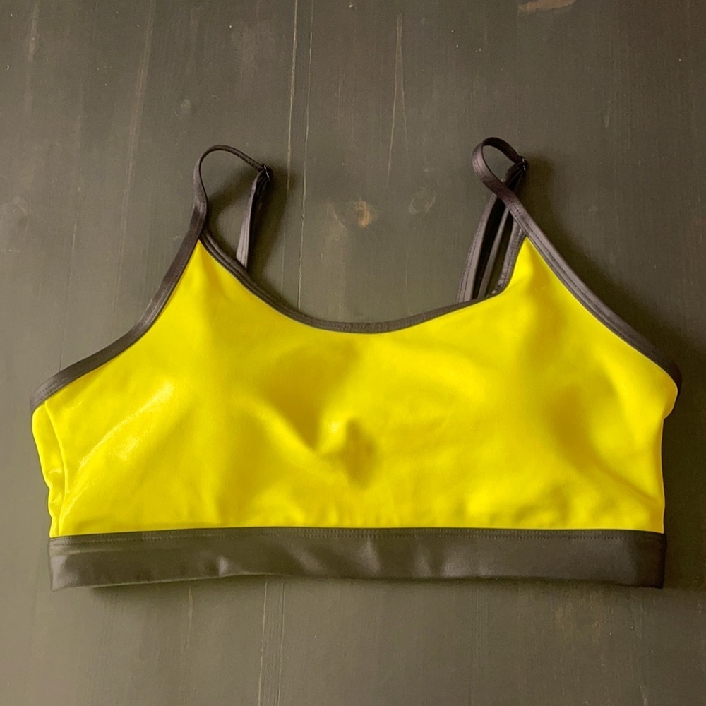 ZYIA Light & Tight Metallics. black yellow sports bra. Leggings also avail!